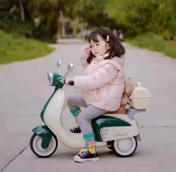 Motor elektrik për fëmijë – Vespa stil retro