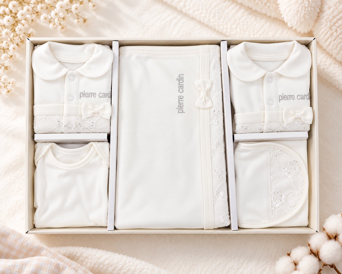 Set për të Porsalindur Pierre Cardin Baby – 10 Pjesë, 0–3 Muaj, Ngjyrë Krem